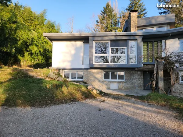 A louer— Bien d'exception — Triplex de 240m2 — Entre Dole et Besançon (39)