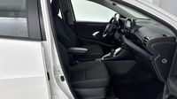 Toyota Yaris 116h Dynamic 5p MY22 — photo 15