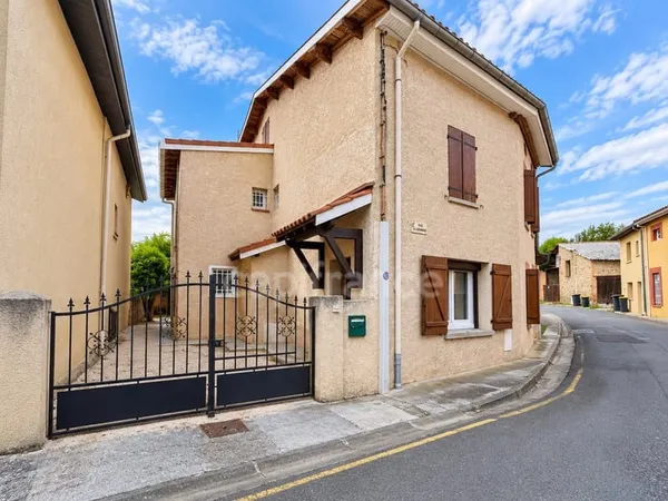 LE FAUGA - Maison de village de 103 m² avec jardin, cour intérieure et terrasse couverte