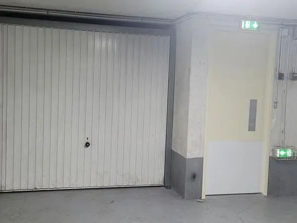 Garage fermé à louer