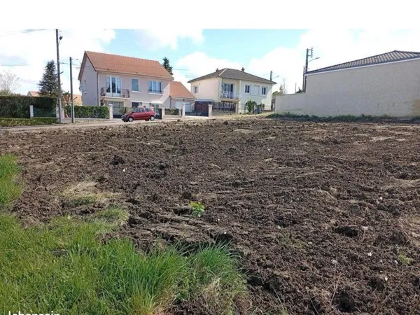 Exclusivité : dernier terrain 700 m2 à bâtir dans un quartier prisé