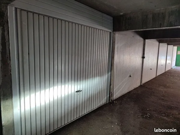 Garage 12,5 M2 résidence le Balzac ( Graville)