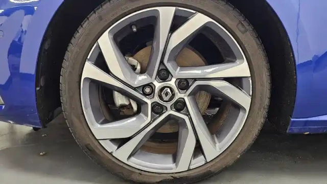 Renault Megane mégane iv berline e-tech plug-in hybride 160 — photo 13