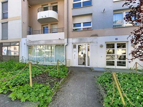 Local 7 pièces 130 m²