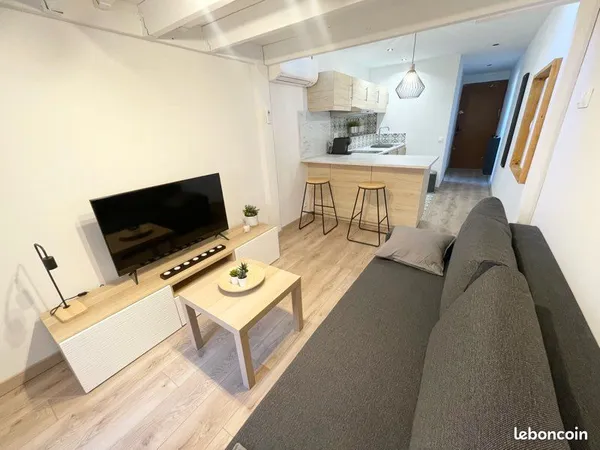 Bel appartement avec terrasse au centre ville de Six Fours