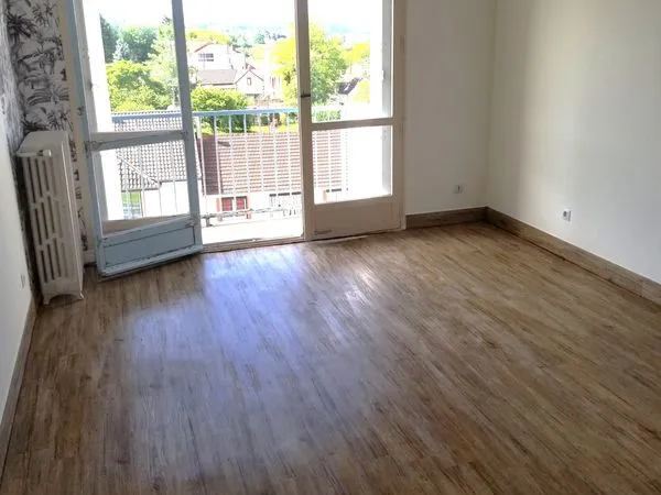 T3 lumineux avec balcon - 56 m² - DPE D - Montluçon