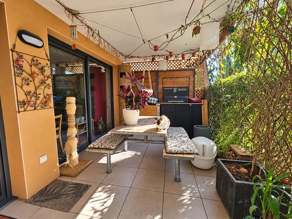 Aix en Pce - Appartement RECENT de 3 pièces, 63 m2 en RDJ + parking