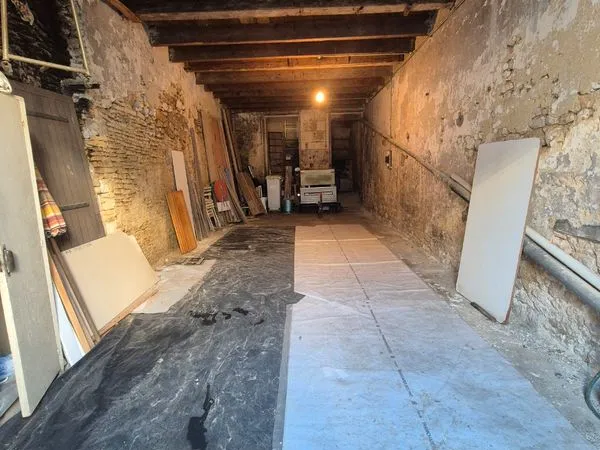A louer garage centre ville 68 m2