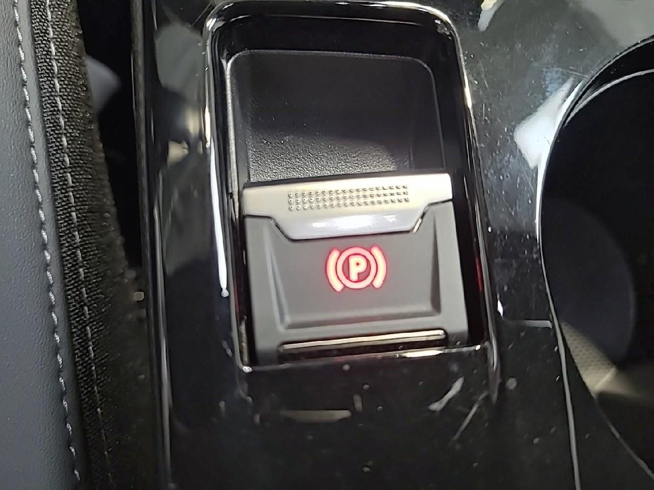 Peugeot 2008 electrique 54 kwh 156 ch gt — photo 19