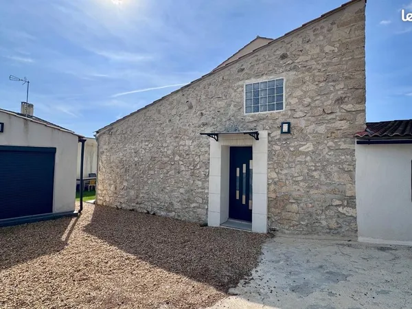 Rognac charmante maison de village avec jardin terrasse et dependance