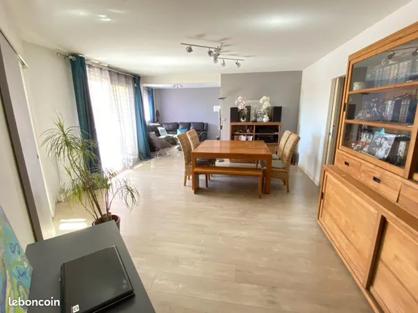 Appartement T5 canal midi