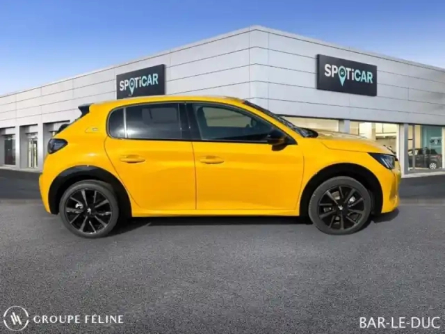 Peugeot 208 e- 136ch gt (2023) — photo 4