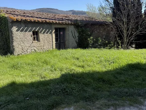 Grange de charme avec jardin et cour à Bugarach
