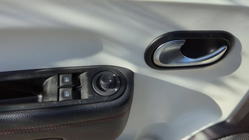 Renault Twingo 0.9 TCe 95 - Le Coq Sportif – 2019 – 58351 km – Essence – Boîte Manuelle — photo 11