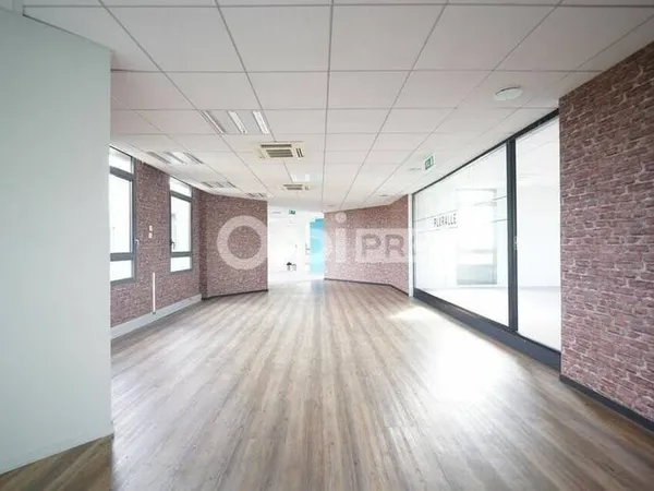 Bureau 486 m²