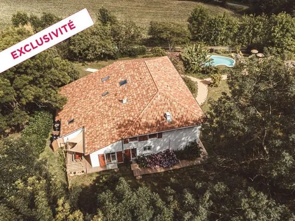64520 BIDACHE immeuble de rapport 426 m2, piscine