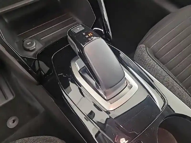 Peugeot 208 electrique 50 kwh 136ch — photo 40