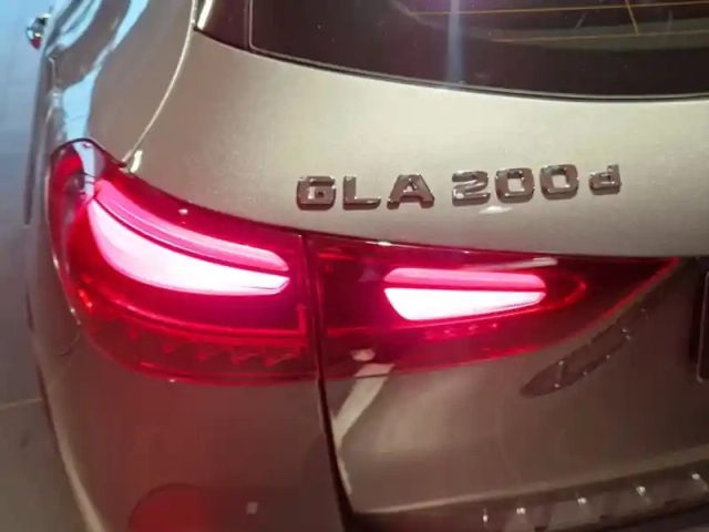 Mercedes Gla 200 d amg line — photo 15