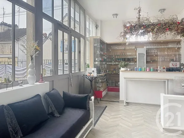 Local 1 pièce 270 m²