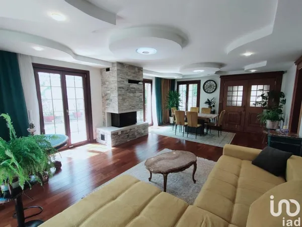Maison 8 pièces 215 m²
