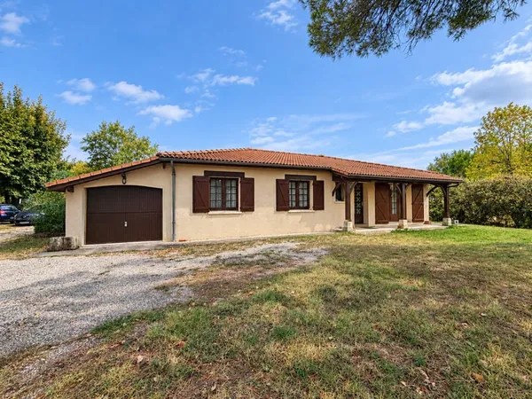 Maison avec triple garage sur 1 hectare