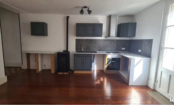Centre d'Arnay trois pièces type triplex