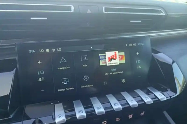 Peugeot 508 hybrid 225 e-eat8 — photo 17