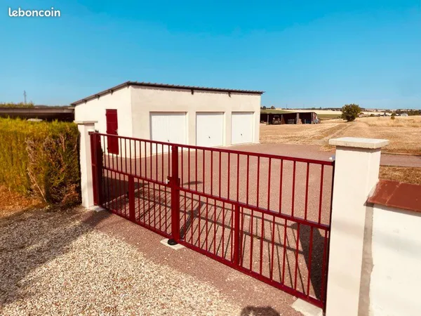 Garage fermé 15 m² - idéal voiture de sport, collection ou prestige