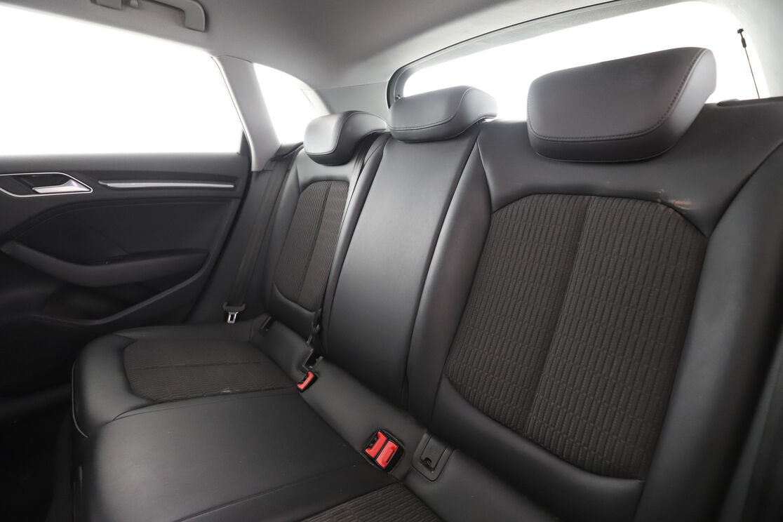 Audi A3 Sportback 35 TFSI COD S Tronic 7 — photo 13