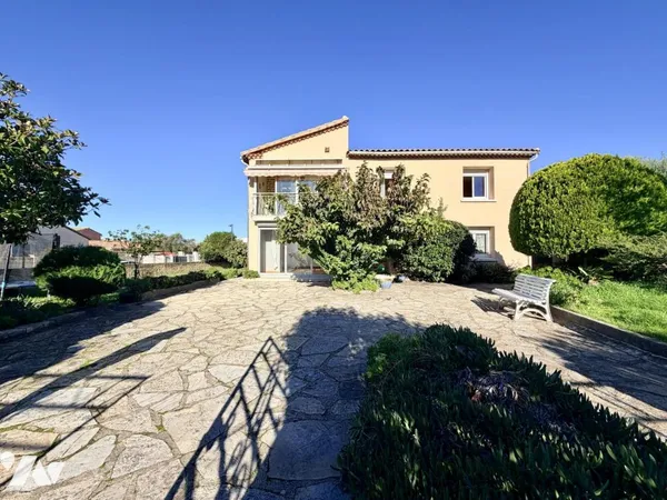 Maison 8 pièces 217 m²