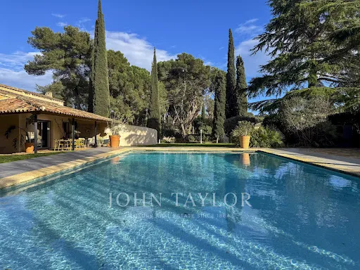 Villa 8 pièces 256 m²