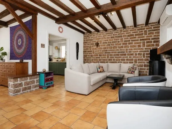 Maison de 9 pièces de 183 m² à Saint-Aubin-du-Cormier
