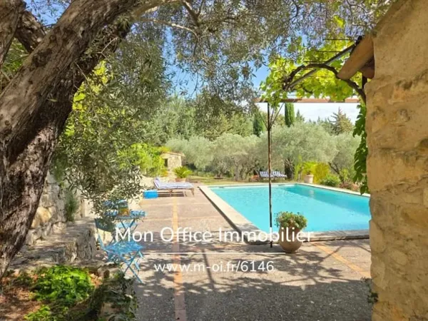 Maison 10 pièces 330 m²
