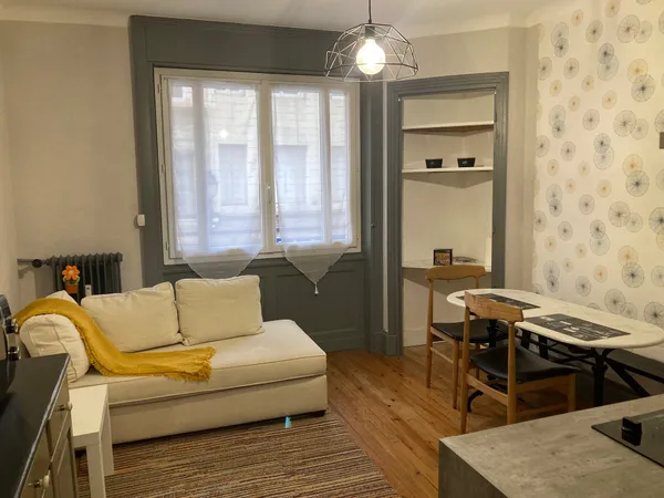 Loue F2 meublé· 36m² - Centre Ville St Etienne - Michelet