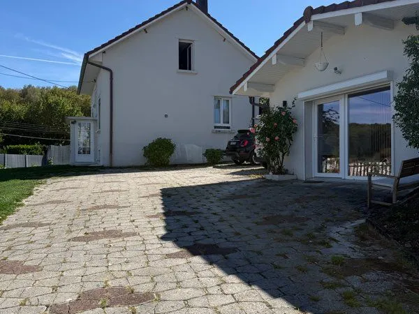 Maison 95 m² avec dépendance de 25 m² - Terrain 450 m² - Étupes