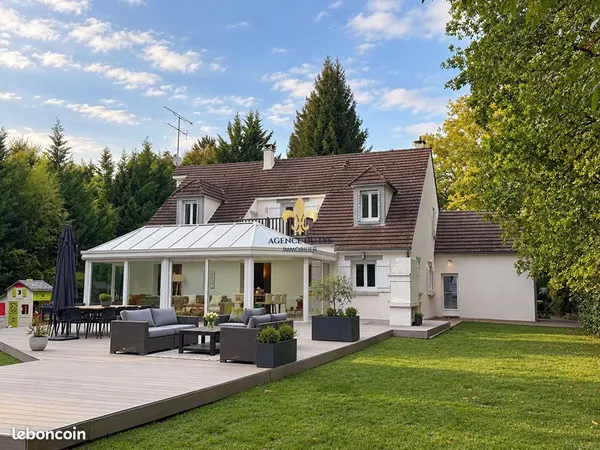 Maison 10 pièces 270 m²
