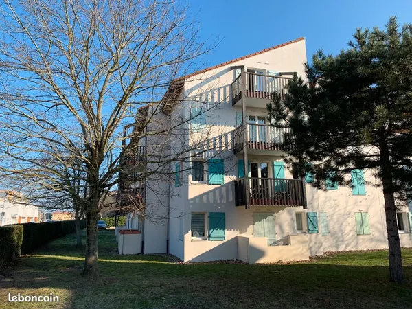 F1bis 32 m² rénové - parking privatif - 10 min du campus Saulcy (résidence Les Charmilles, Metz Deva