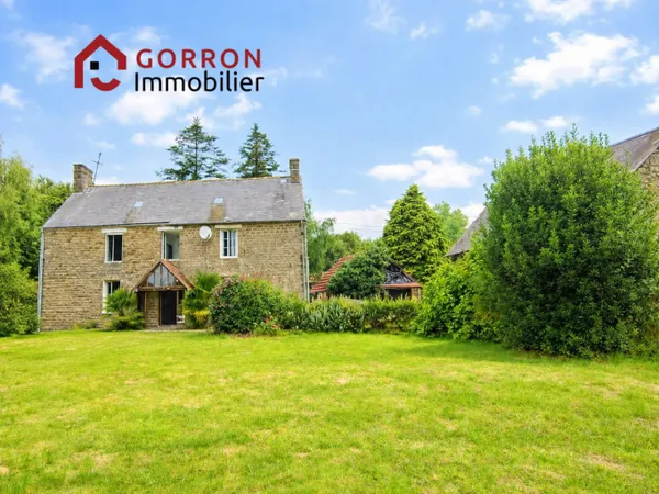 Maison en pierre dans un petit hameau