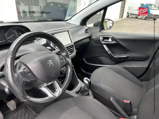 Peugeot 208 1.5 bluehdi 100ch e6.c signature bvm5 86g 5p — photo 15