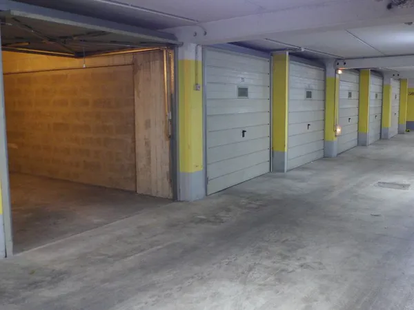 Box fermé 12m2 Arts-et-Métiers pour tout véhicule