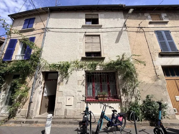 Maison de ville avec cour