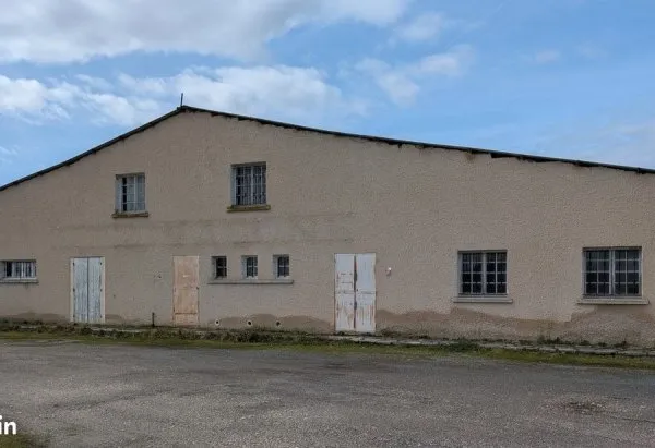 Local professionnel polyvalent 525m²