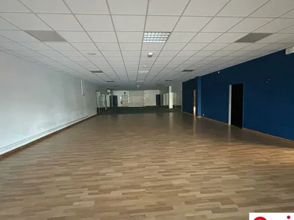 Local commercial 580 m²