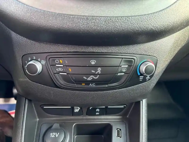 Ford Transit Courier fourgonnette 1.5 tdci 100ch stop&amp;start trend — photo 5