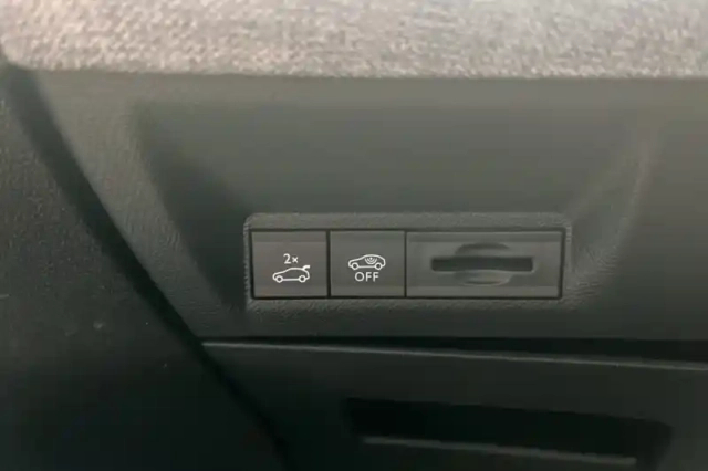 Peugeot 3008 hybrid 136 e-dcs6 — photo 29