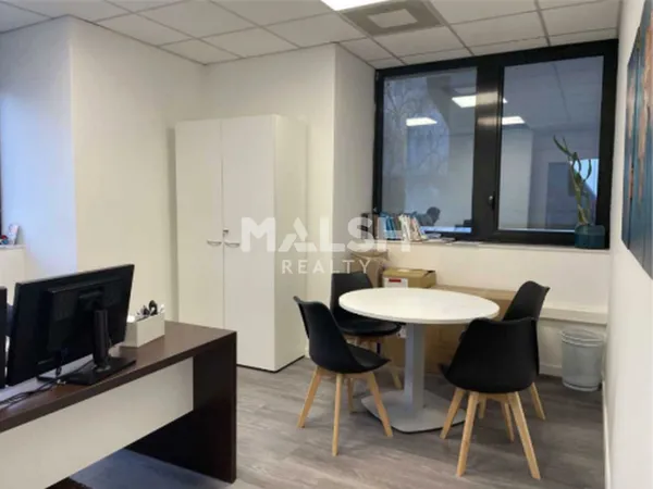 Local professionnel 90 m²
