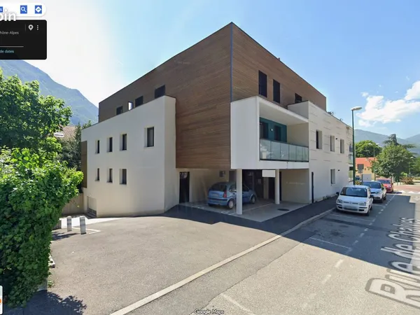 2 parkings couverts dans petite copropriété récente située au coeur de la Monta