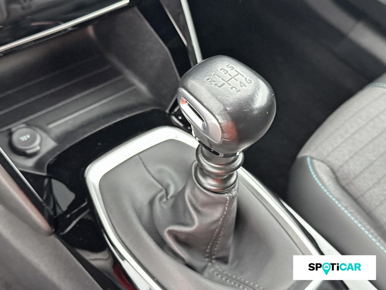 Peugeot 2008 1.2 puretech 100ch s&s allure pack — photo 14