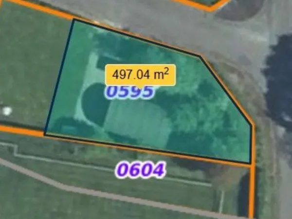 Terrain constructible avec tunnel de stockage
