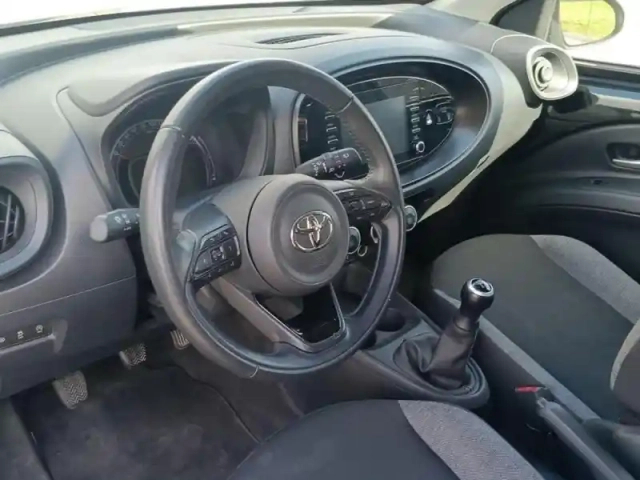 Toyota Aygo x 1.0 vvt-i 72ch dynamic — photo 15